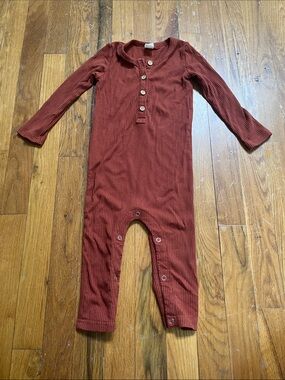 Kate Quinn Ribbed Henley Snap-Front Baby Romper - Rust